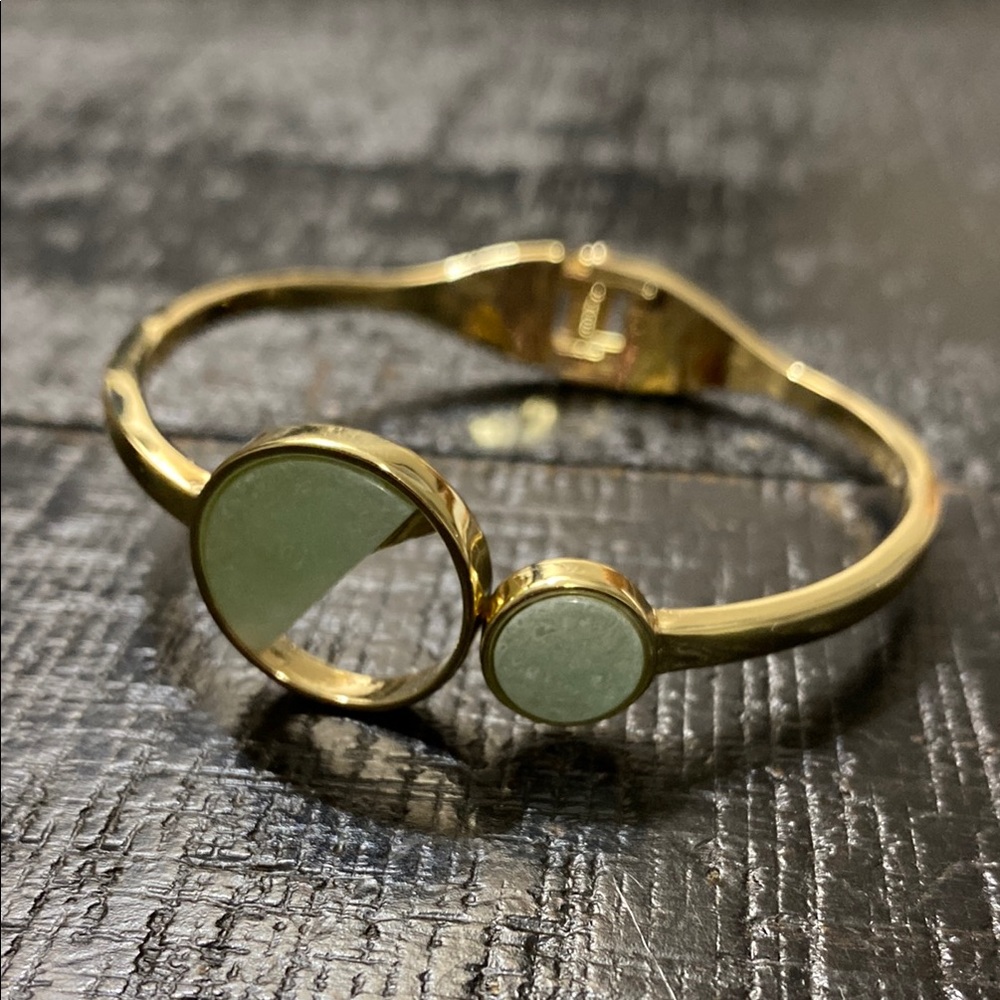 NWOT Gold and Green Women's Hinged Modern Bracelet!
